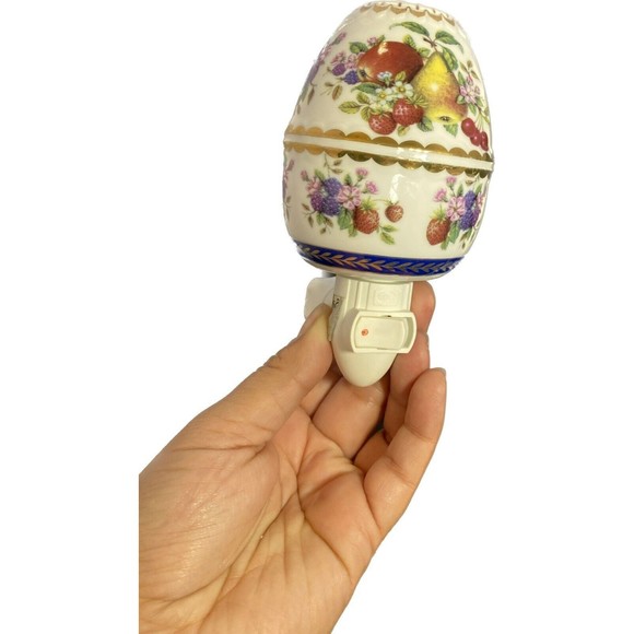 Vintage Sorelle Fine Porcelain Fruit Egg Shape Night Light On Off Switch - Picture 1 of 3
